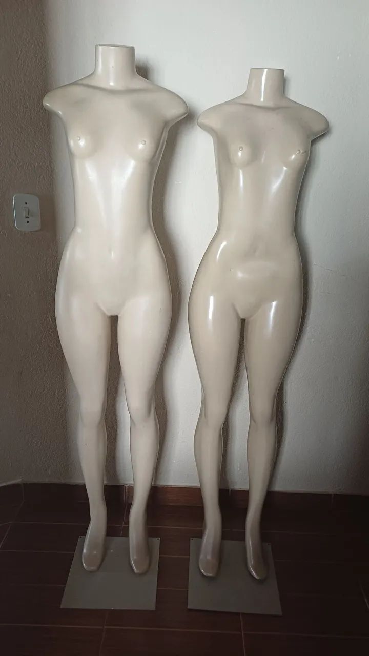 Vende-se manequim barato super conservado 