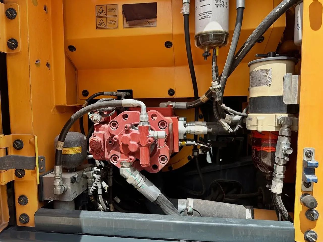 ESCAVADEIRA HYUNDAI 125HP - Foto 6
