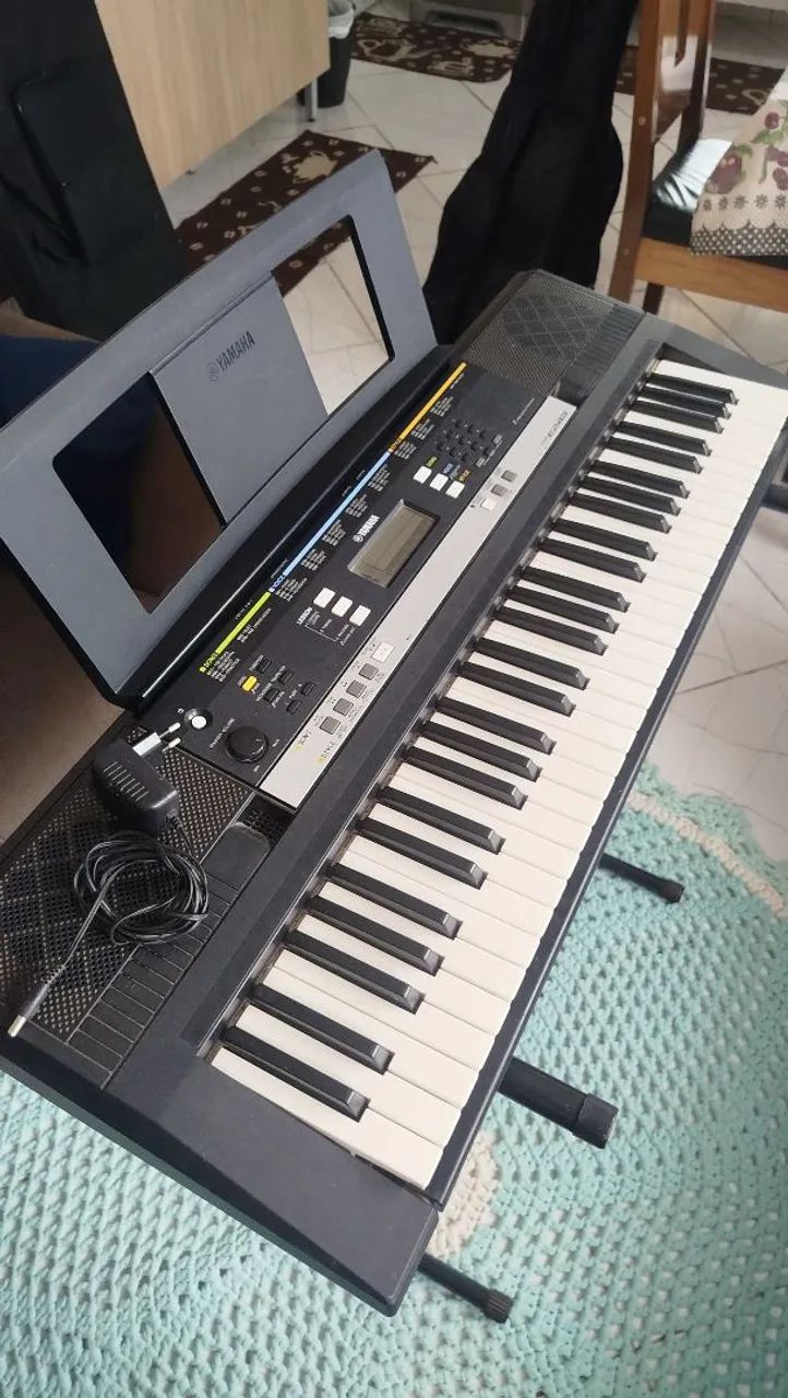 Teclado Yamaha PSR-E243