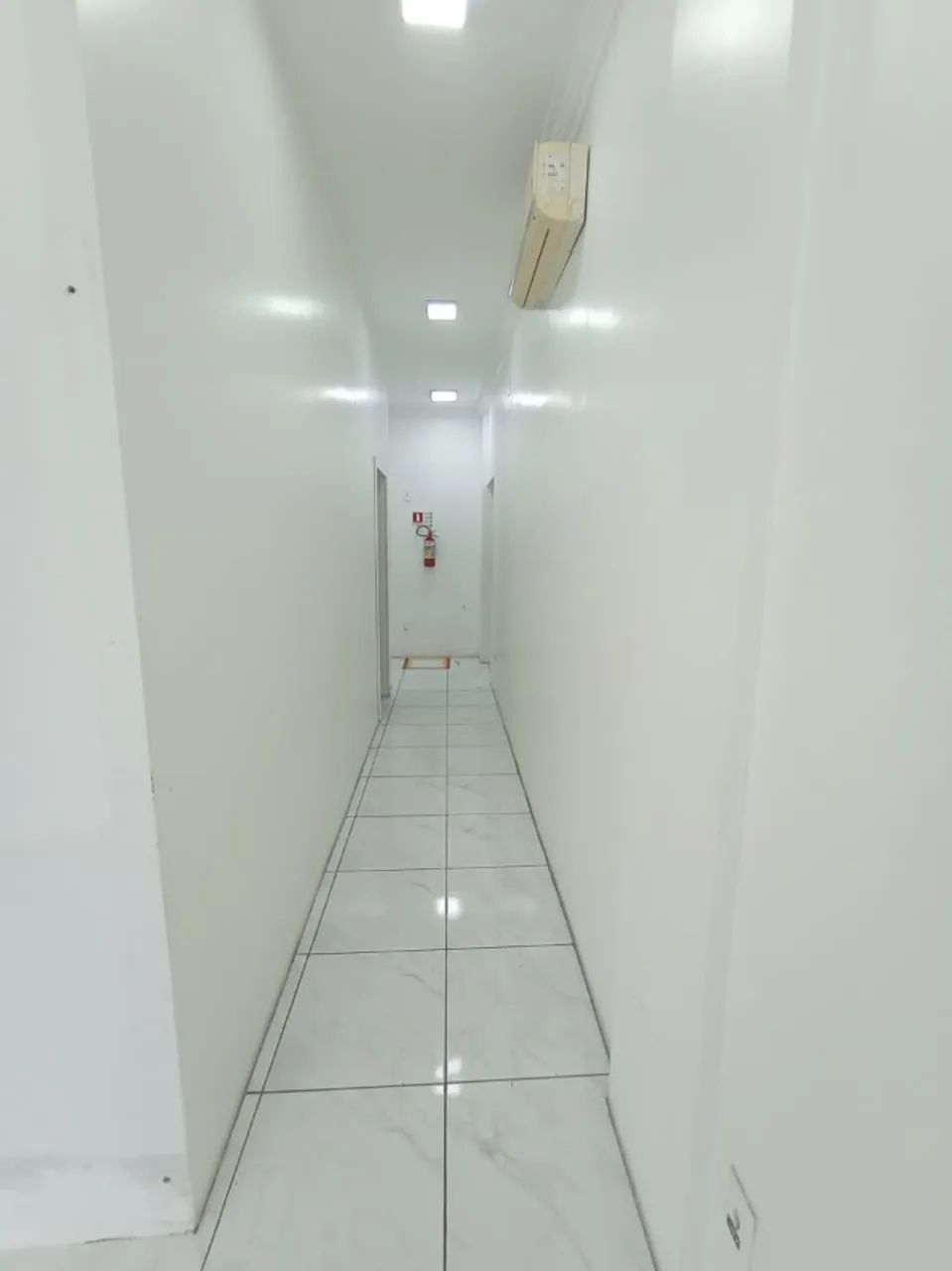 Sala Comercial 124m² Terréa c/ Vitrines e divisórias + 2 Salas no Vieralves - Foto 2