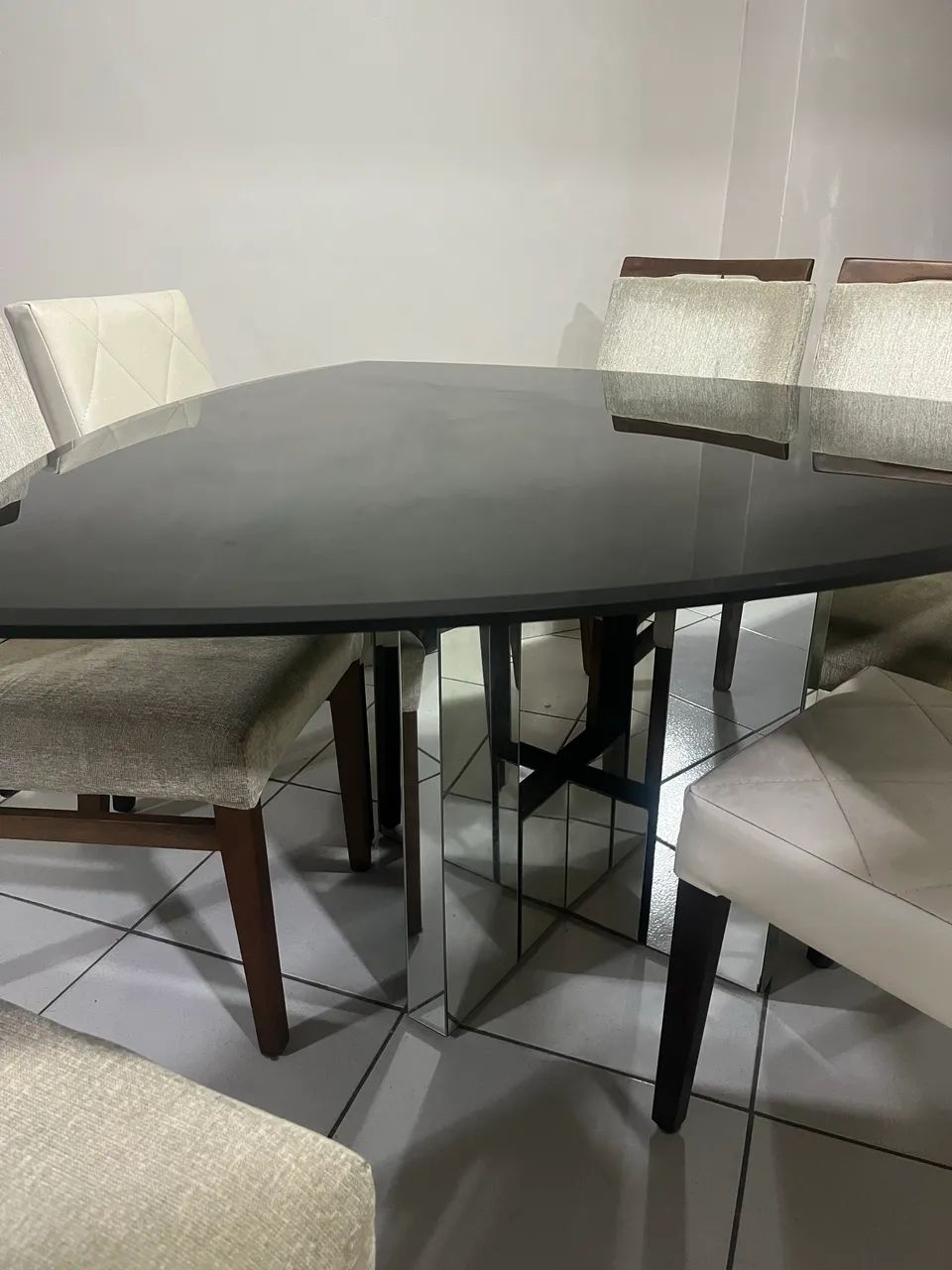 Vendo mesa com 6 cadeiras