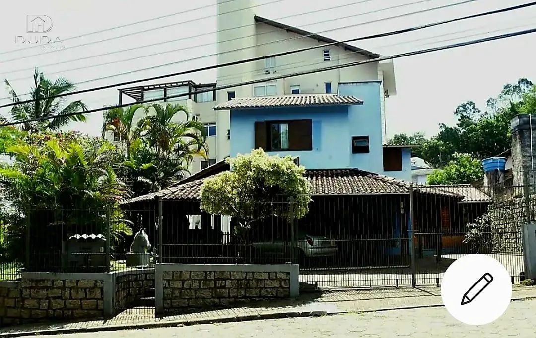 Casa com 4 dormitórios - Saco Grande
