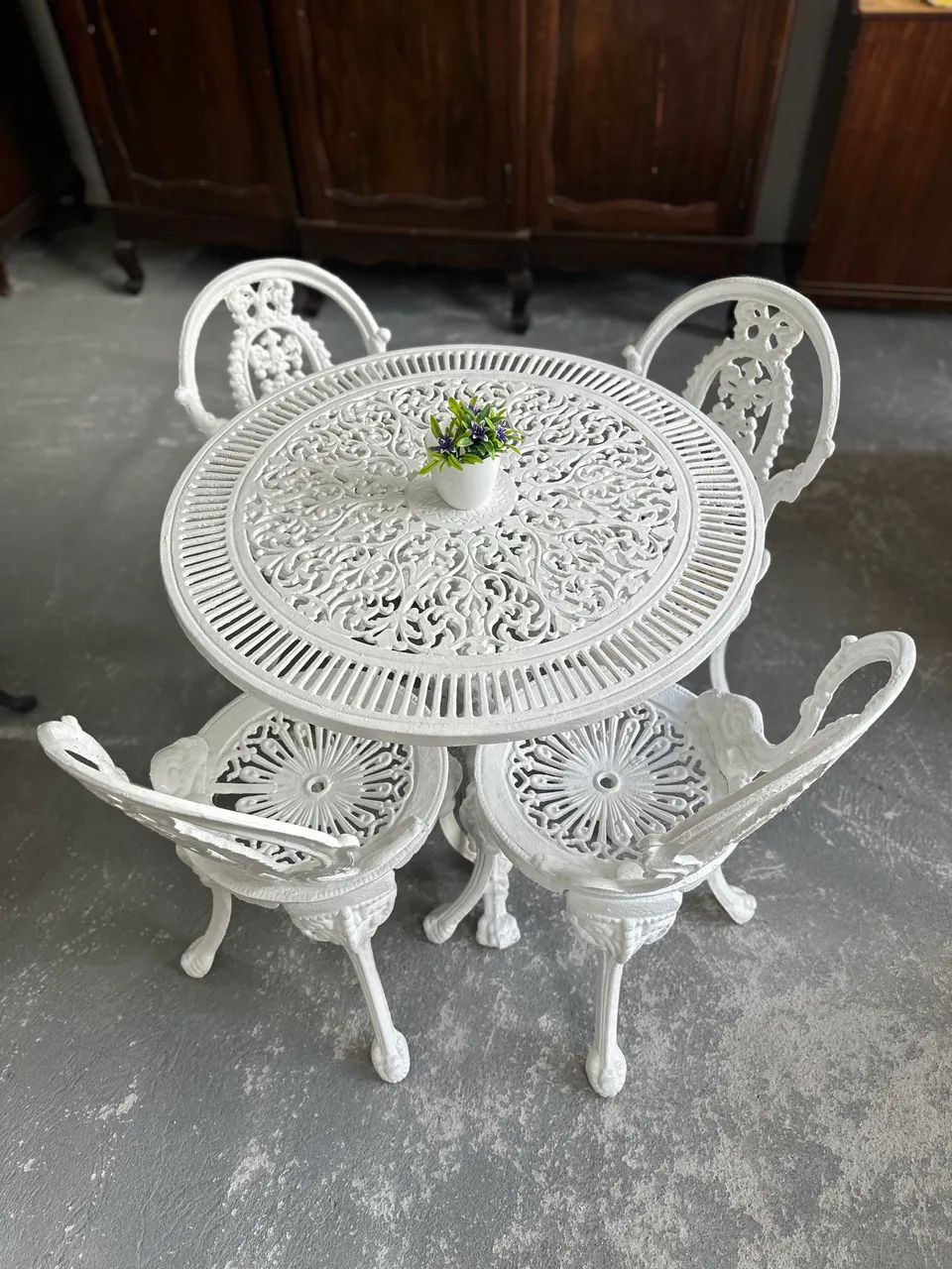 Mesa de jardim com 4 cadeiras - FERRO FUNDIDO  - Foto 2