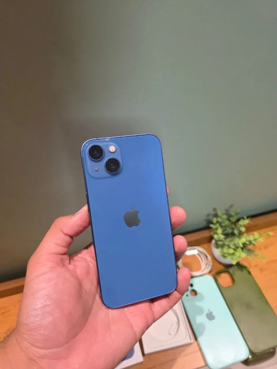 iPhone 13 128GB Azul Completo na Caixa + 2 Capas e Cabo - Foto 2