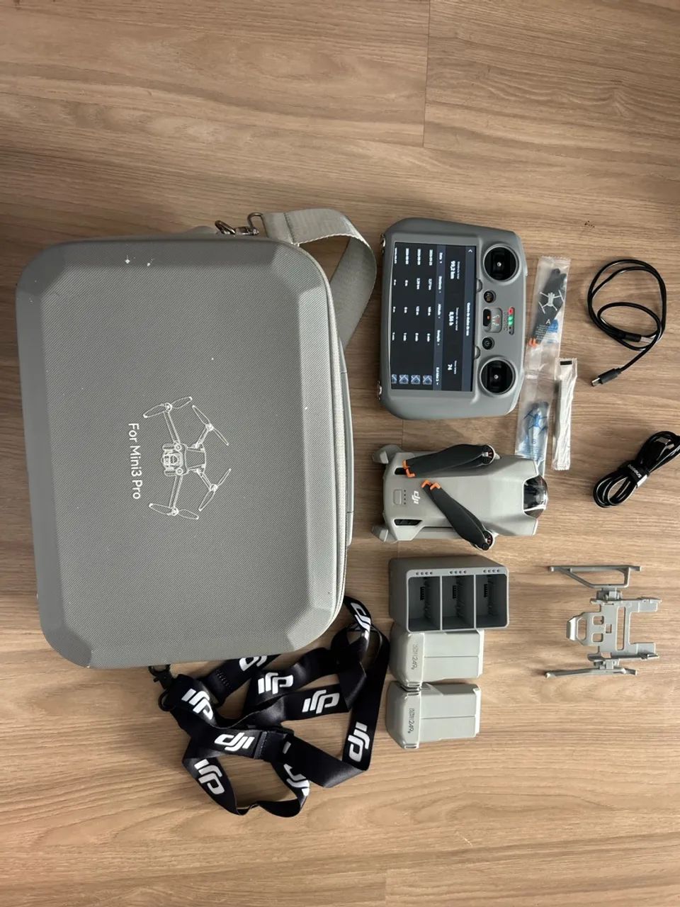 Drone DJI Mini 3 + Rádio com Tela + 2 Baterias + Maleta - Completo! - Foto 5