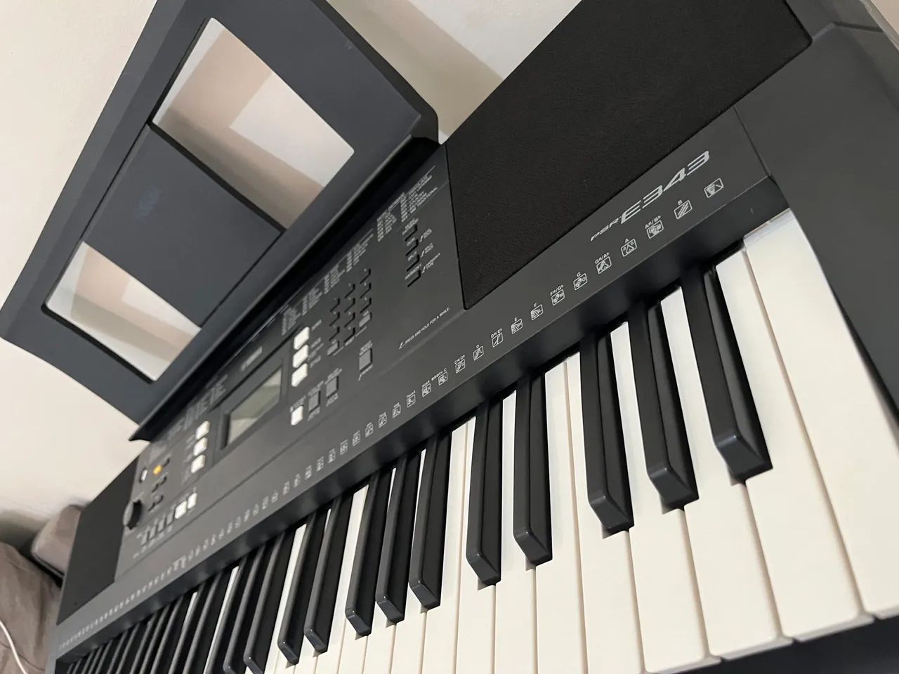 Teclado YAMAHA PSR E343 (PERFEITO P/ IGREJA)