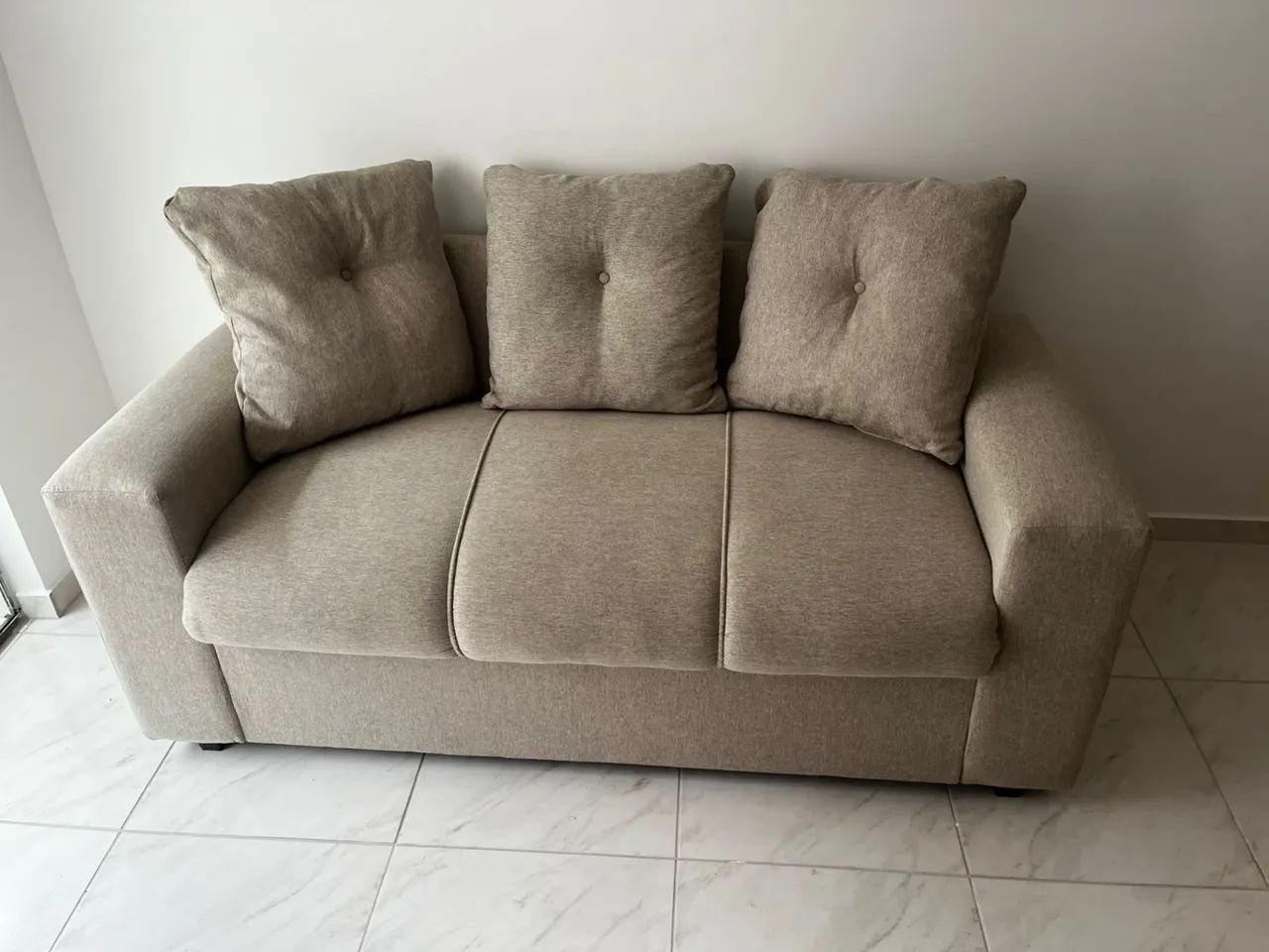 Three-Seater Sofa471883662156769282