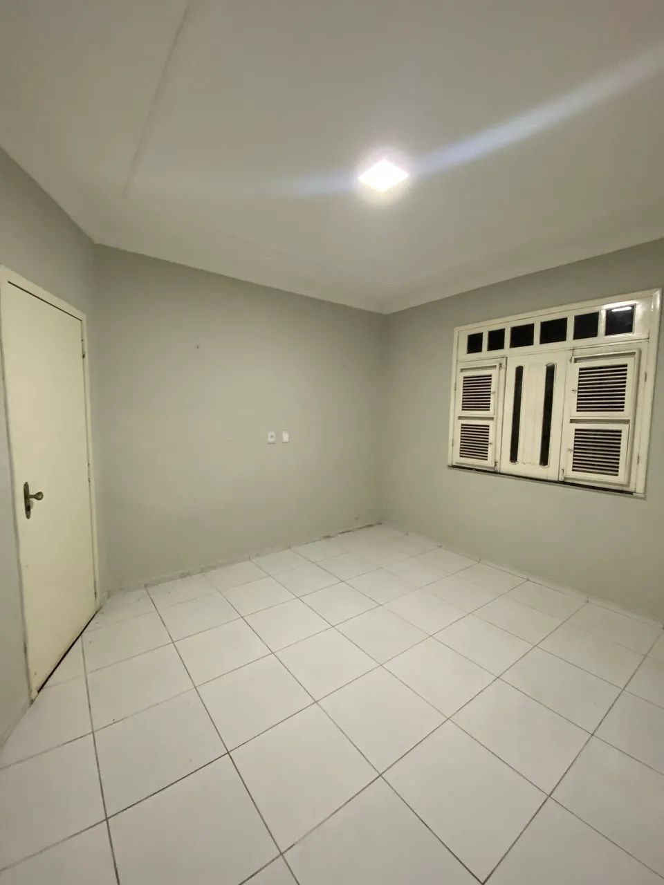 ? Casa para Alugar com 3 Quartos, Suíte, Quintal Grande e Garagem - Foto 5