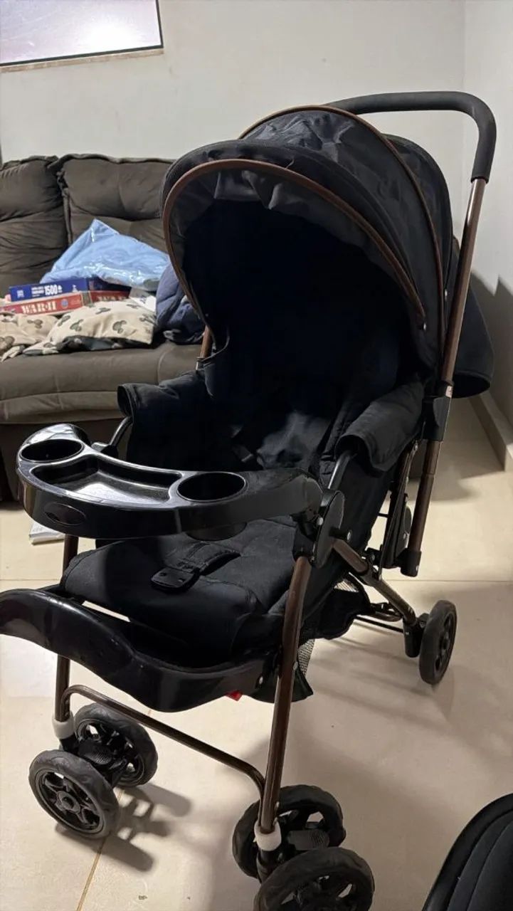 Carrinho de bebê e bebê conforto  - Foto 2