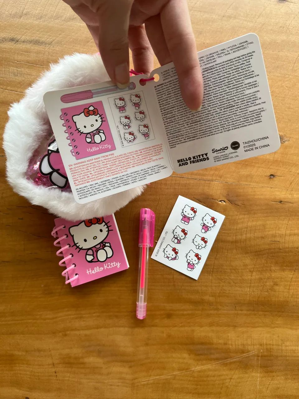 bolsinha chaveiro hello kitty fofa felpuda - Foto 4
