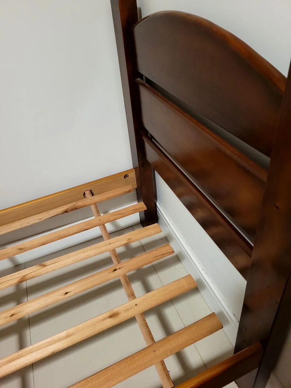 Cama de solteiro de madeira maciça  - Foto 4
