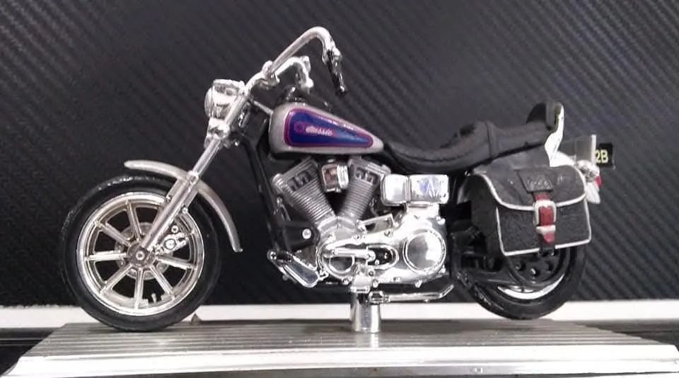 Miniatura Harley Davidson Dyna escala 1:10 - Foto 3