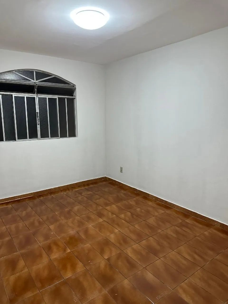 Alugo quarto no bairro Siderurgia em Ouro Branco - Água e luz inclusos - Foto 2