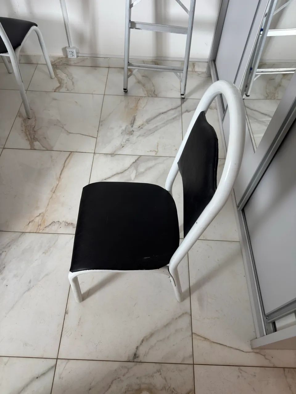Vendo 4 cadeiras , em Sete Lagoas MG  - Foto 2