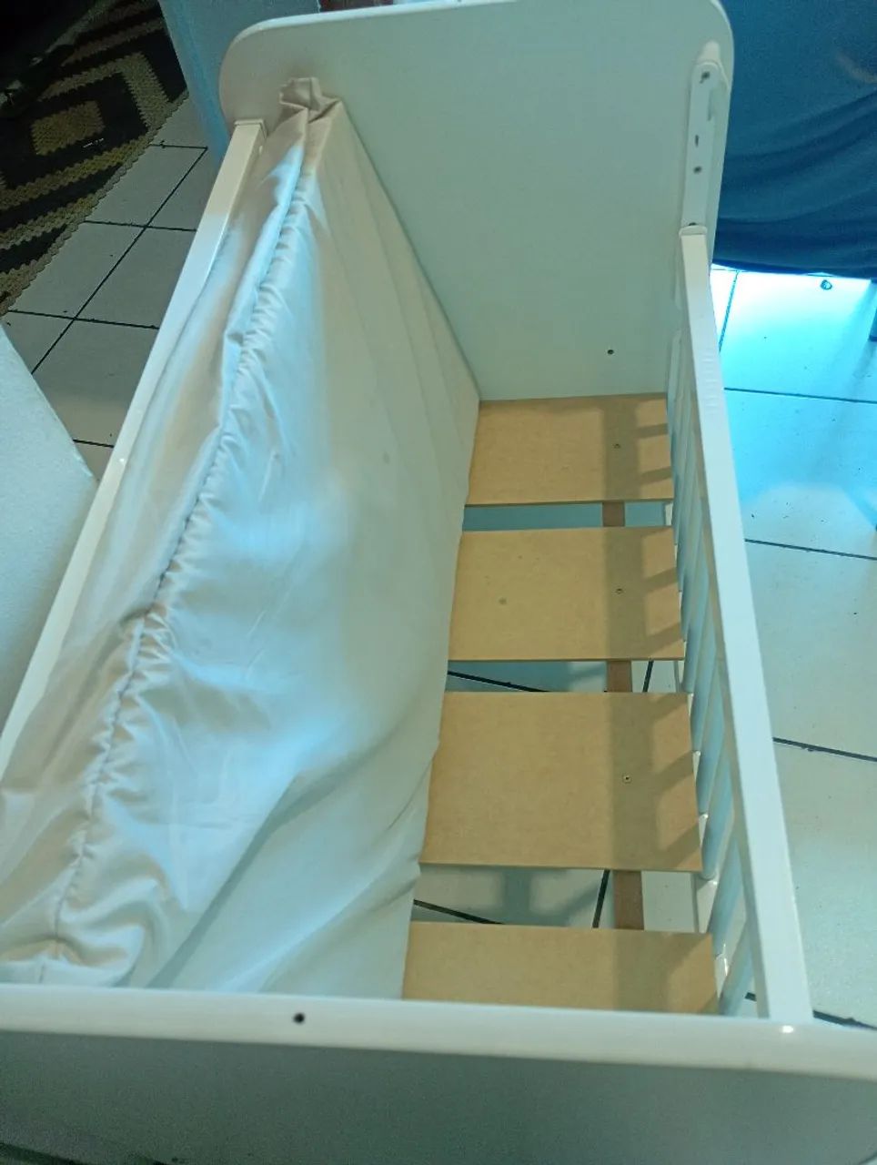 Mini berço com grade removível com colchão - Foto 3