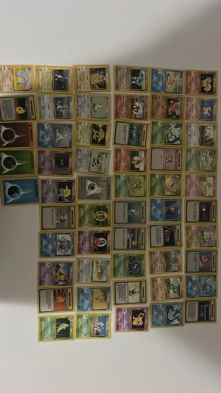 55 Cartas Pokemon diferentes do base set de 1999 ( + da metade do set )