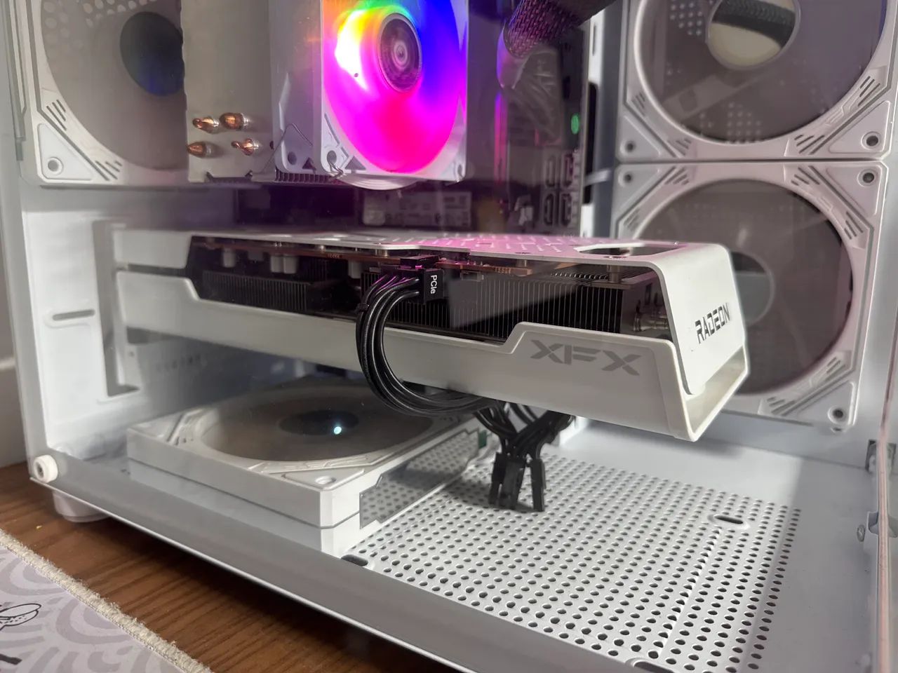 RX 7600 8GB XFX White Triple Fan 