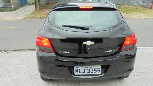 Onix 1.4 LTZ - Único Dono - Foto 11