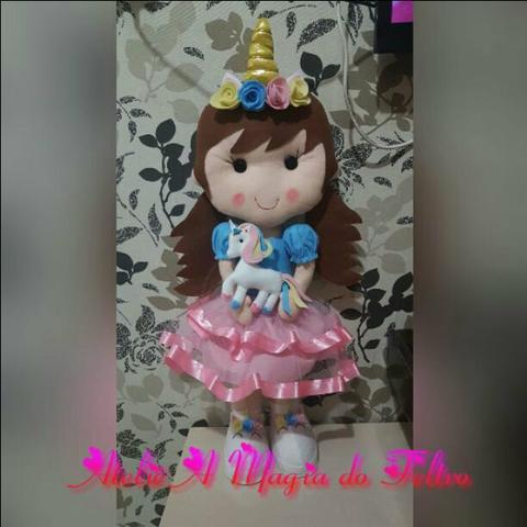 Boneca de feltro com quase 1 m tema unicórnio