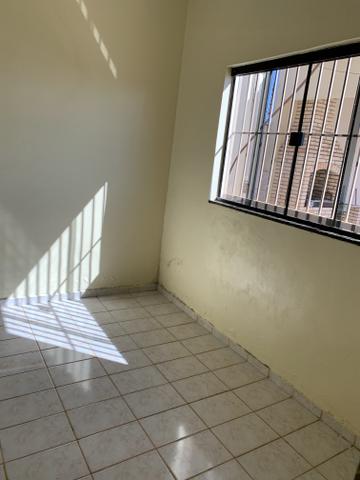 Ótima casa de 4 qts, suite, área de lazer completa em lote de 700 metros - Foto 8