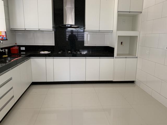 Ótima casa de 4 qts, suite, área de lazer completa em lote de 700 metros - Foto 6