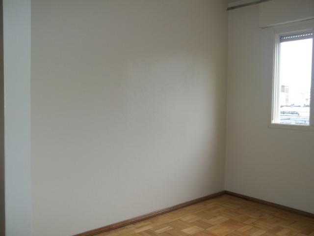 Apartamento dois dormitórios + dep. de empregada, central, ótimo para estudantes - Foto 10