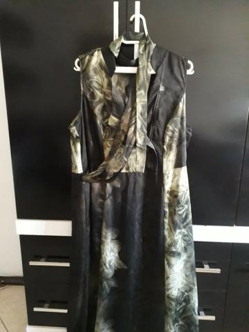 Vestido semi-novo tecido de ótima qualidade