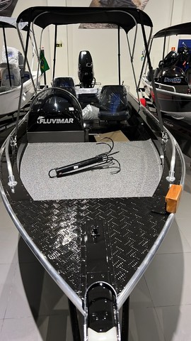 Lancha Fluvimar boto lx plus 5500 + Motor de popa 50 hp Mercury + Carreta rodoviária - Foto 5