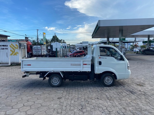 Kia Bongo ano 2011/2012 na carroceria de ferro, segundo dono - Foto 4