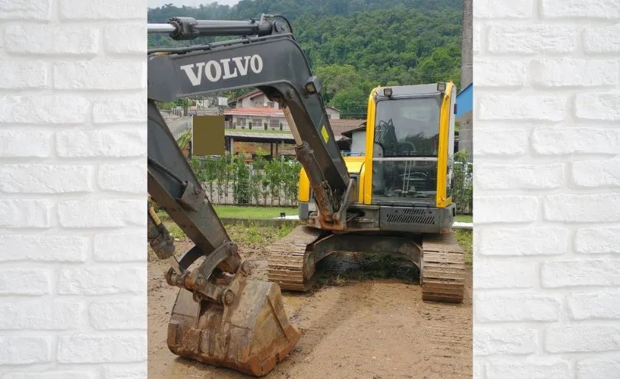Mini escavadeira Volvo ECR88 - Foto 3