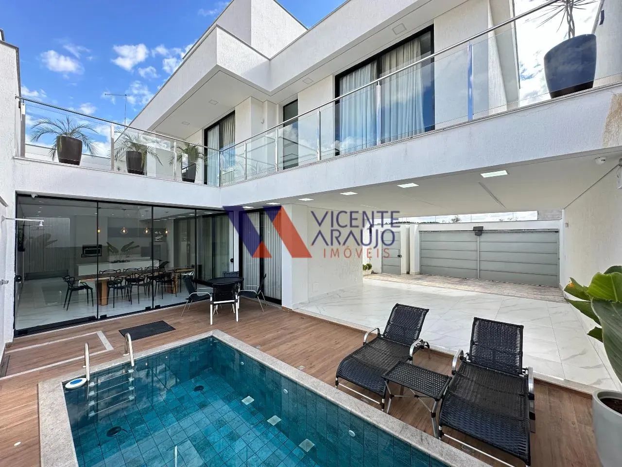 Casa duplex com 3 quartos e piscina aquecida à venda, bairro Guarujá Mansões em Betim.