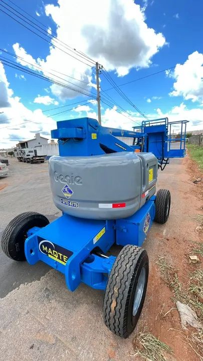 PLATAFORMA ARTICULADA PARA LOCAÇÃO