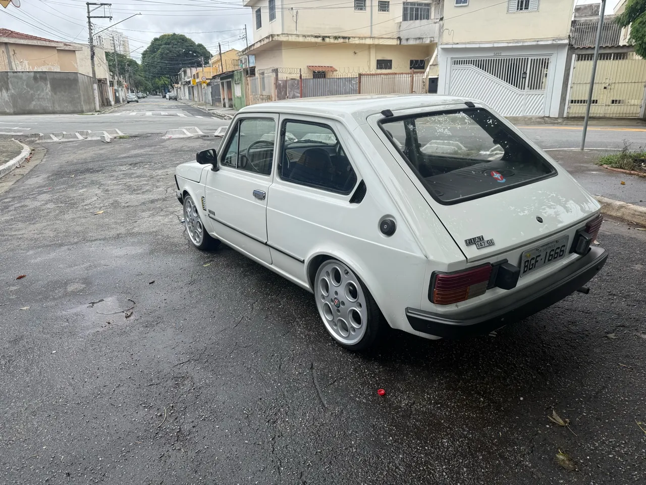 Vende Fiat 147 ou troco por carro popular