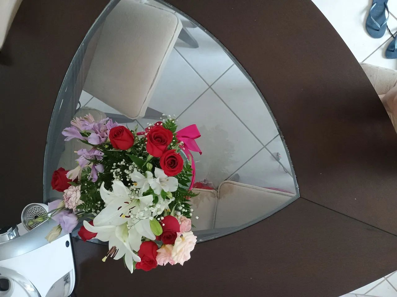 Mesa de madeira com 6 cadeiras - Foto 4