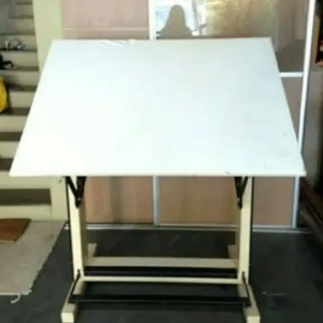 Mesa de Desenho Tridente e Cadeira