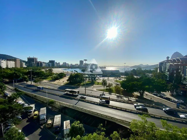 Quarto e sala em Botafogo, vaga e vista Enseada.