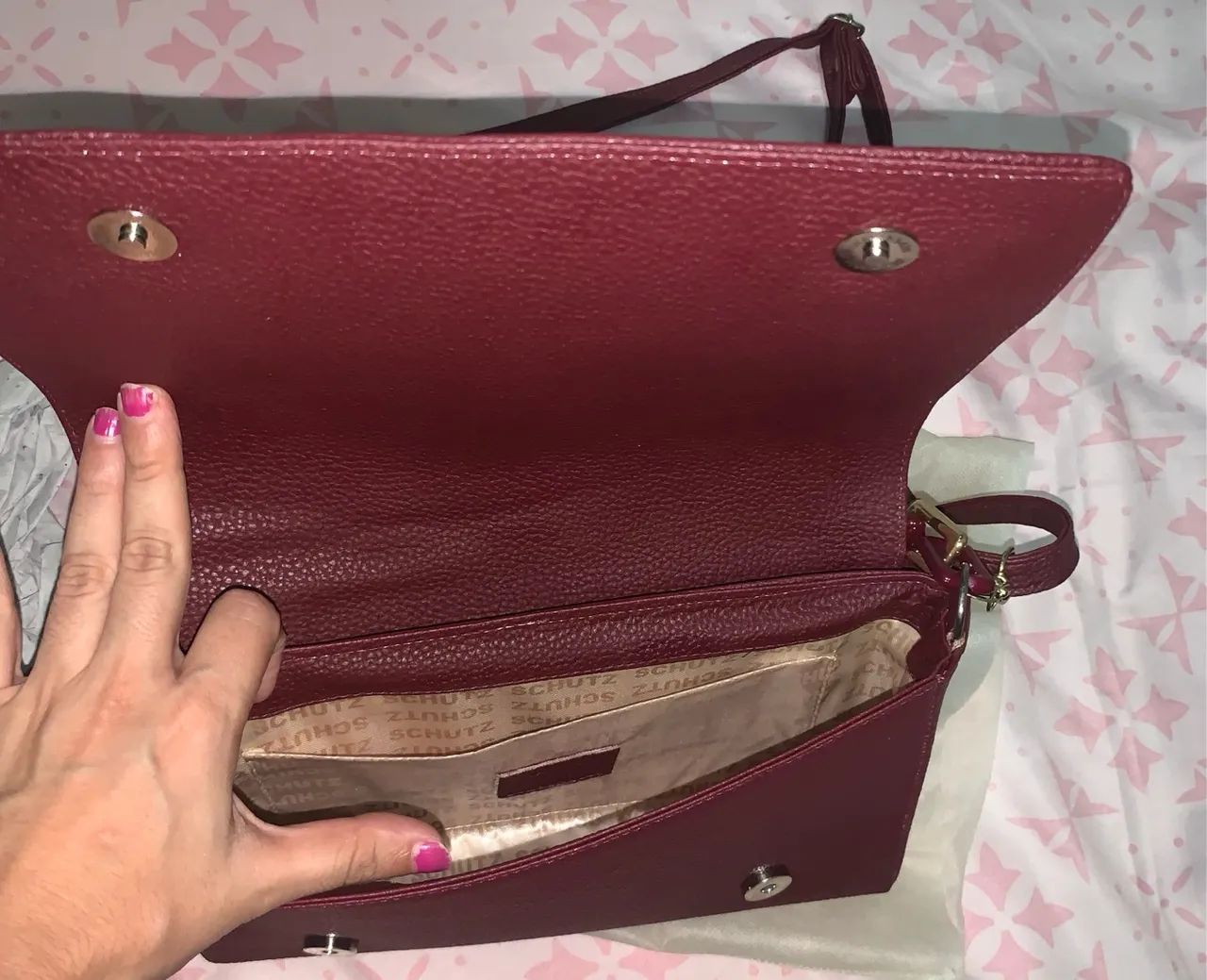 Bolsa Schutz Transversal vinho- Nova - Foto 4