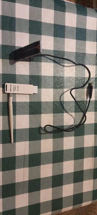 Adaptador Wi-Fi USB Tp-link 150Mbps e D link  DWA 125