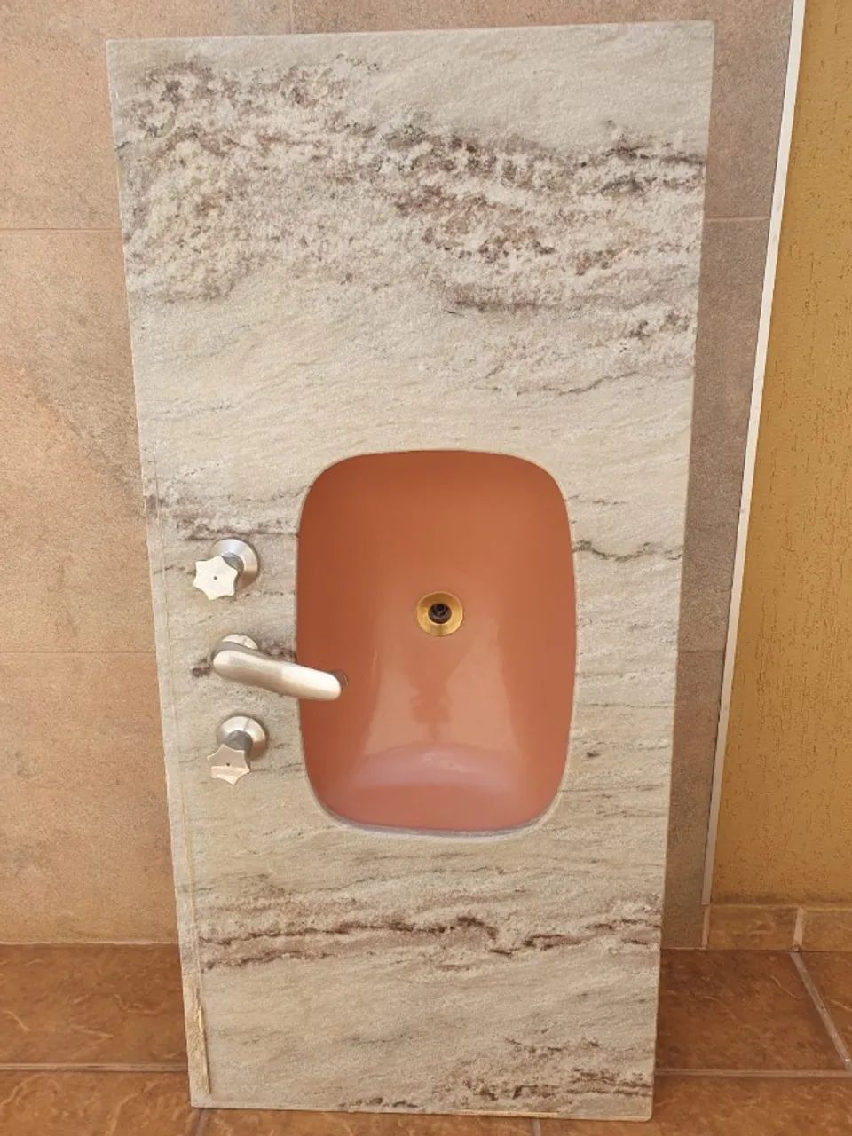 Pia de mármore com torneiras Celite - Foto 4