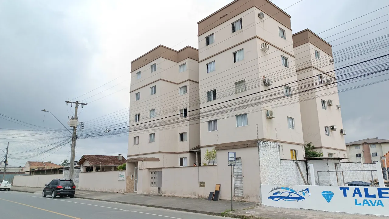 Apartamento à venda no Jardim Iririú em Joinville por 215 mil