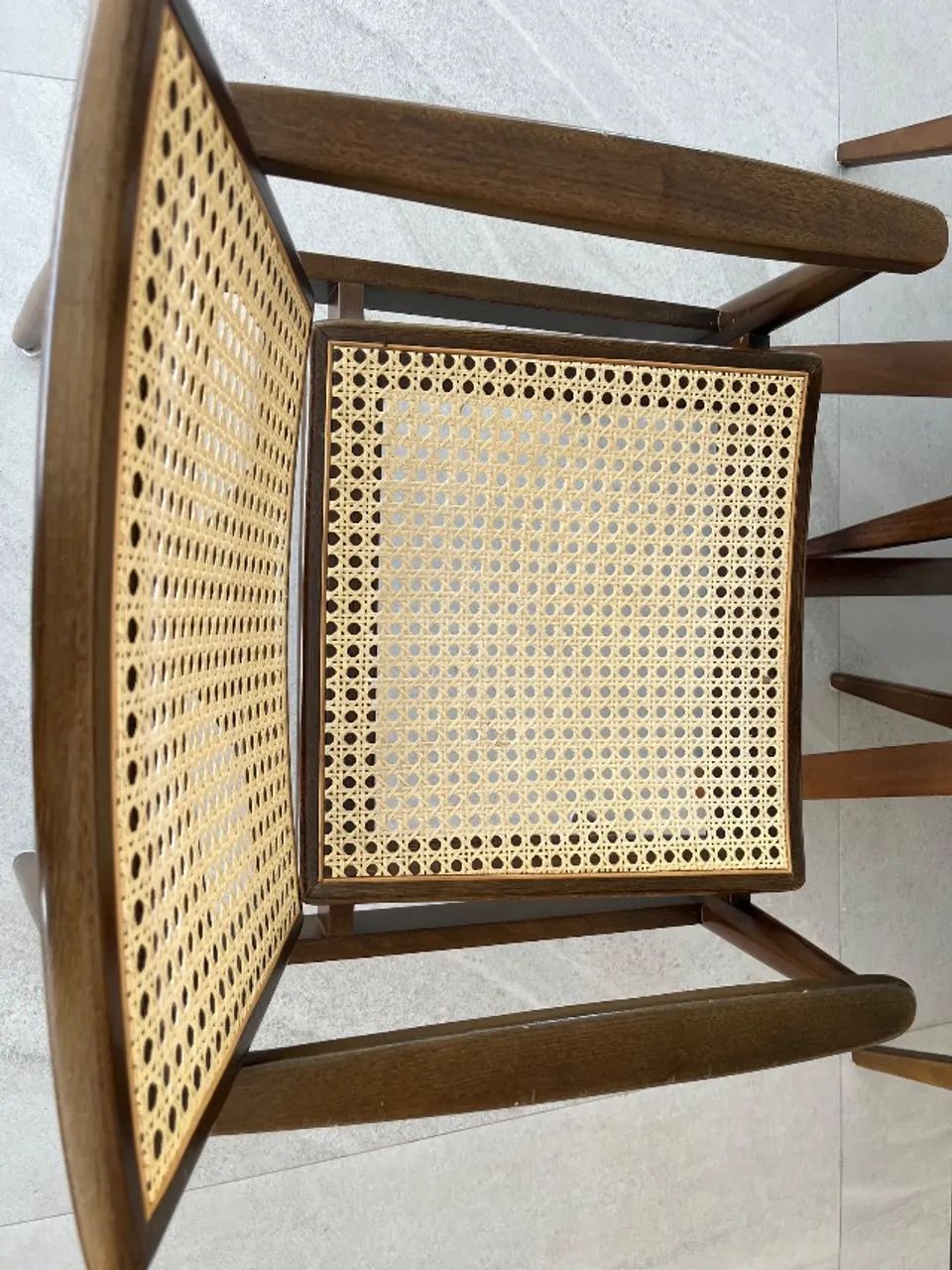 Mesa de vidro e base de madeira com 6 cadeiras (Artefacto) BAIXOU! Oportunidade! - Foto 3