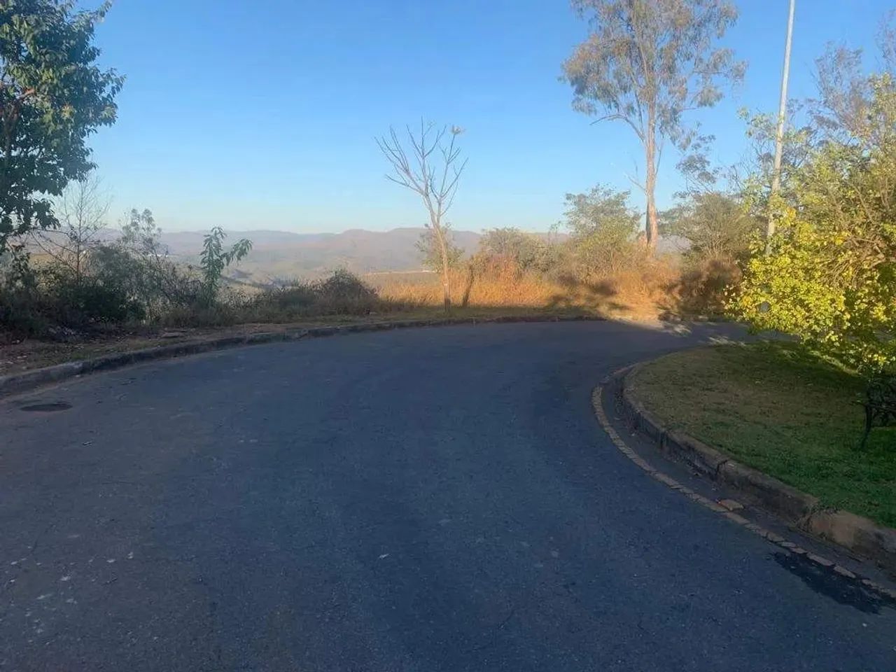 Lote em condomínio, Quintas do Sol, Jardim Serrano, Nova Lima, R$1.200.000,00, à venda na  - Foto 2