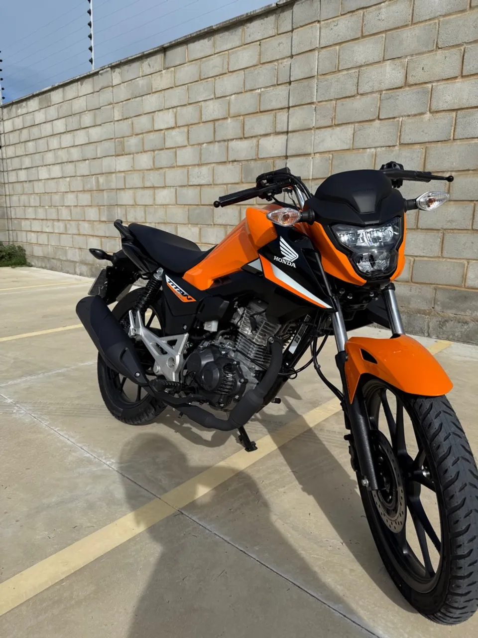 TITAN 160 abs ano 2025 com 20 km já emplacada