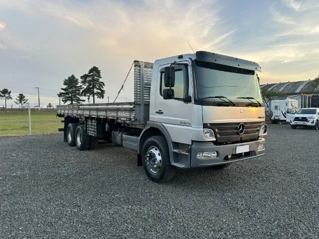 MB Atego 2425 ano 2011 baixa km apenas 400 mil km - filé - Foto 3