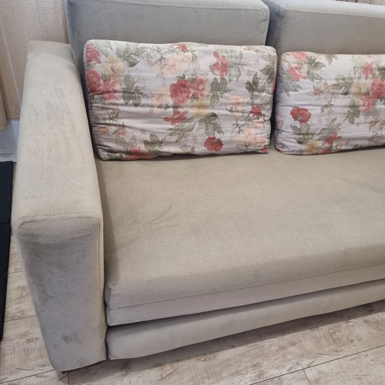 Sofá cama 2 lugares espuma resistente com almofadas bege - Foto 6