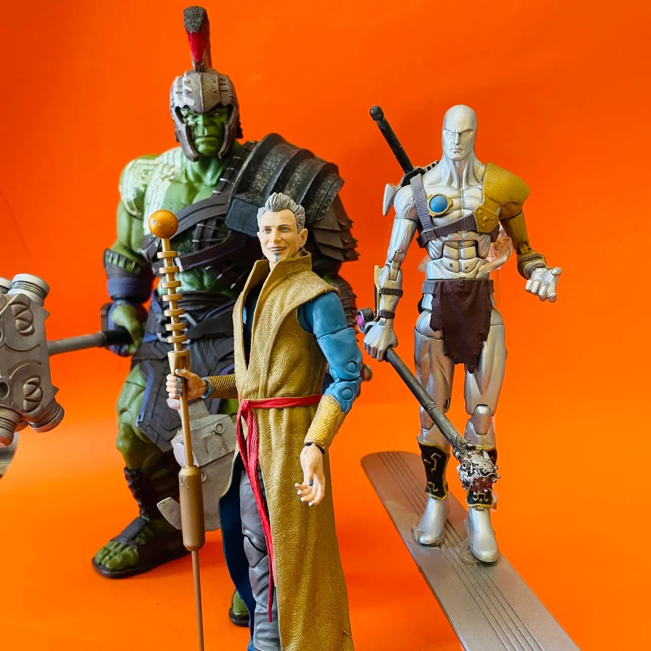 Hulk Gladiador Ragnarok + Silver Surfer Gladiador Marvel Legends / Diamond Select - Foto 2