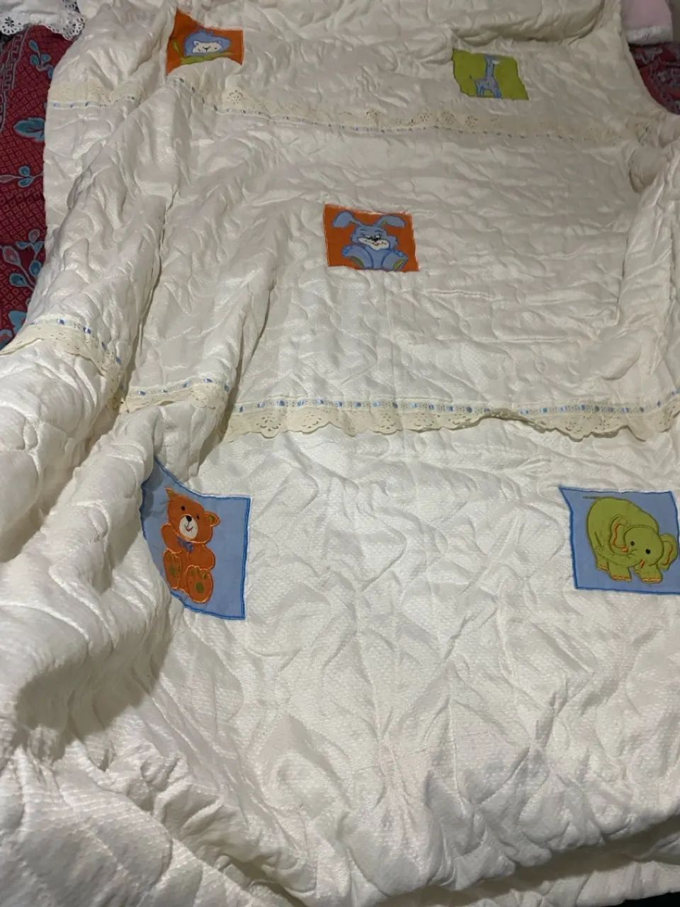 Vendo colcha pra cama  de criança 