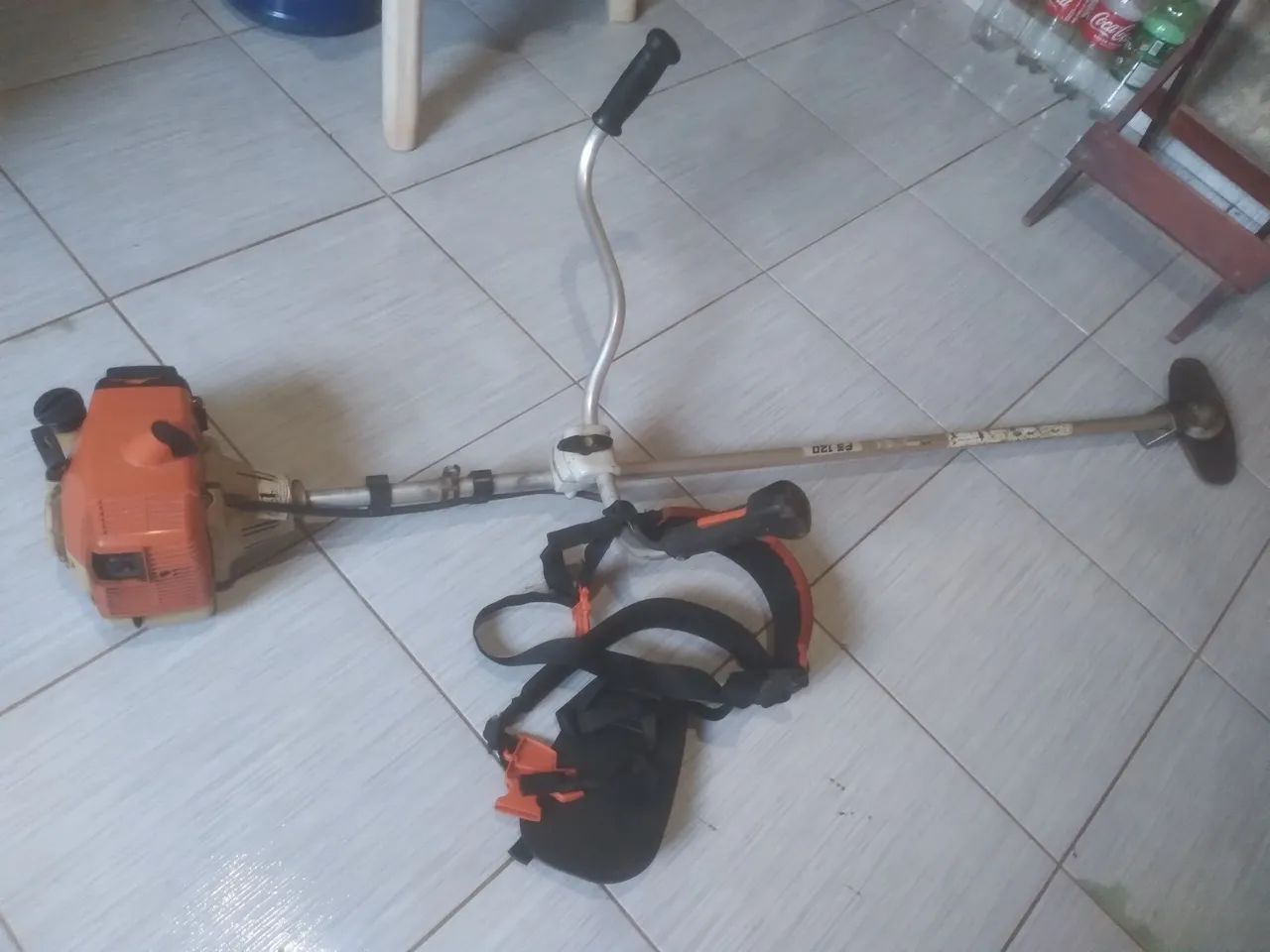 Vende se roçadeira semi nova sthil f5 150