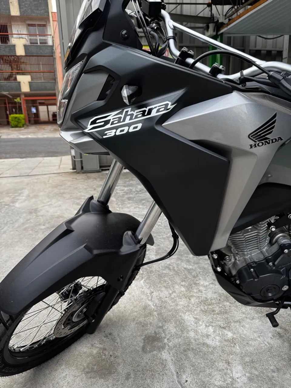 SAHARA 300 Adv 2024 só 1500km