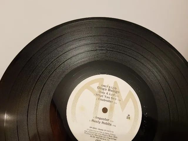 LP - Oingo Boingo - Only A Lad - Foto 4